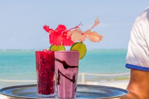 Drinks tropicais na Cabana A Praia Branca