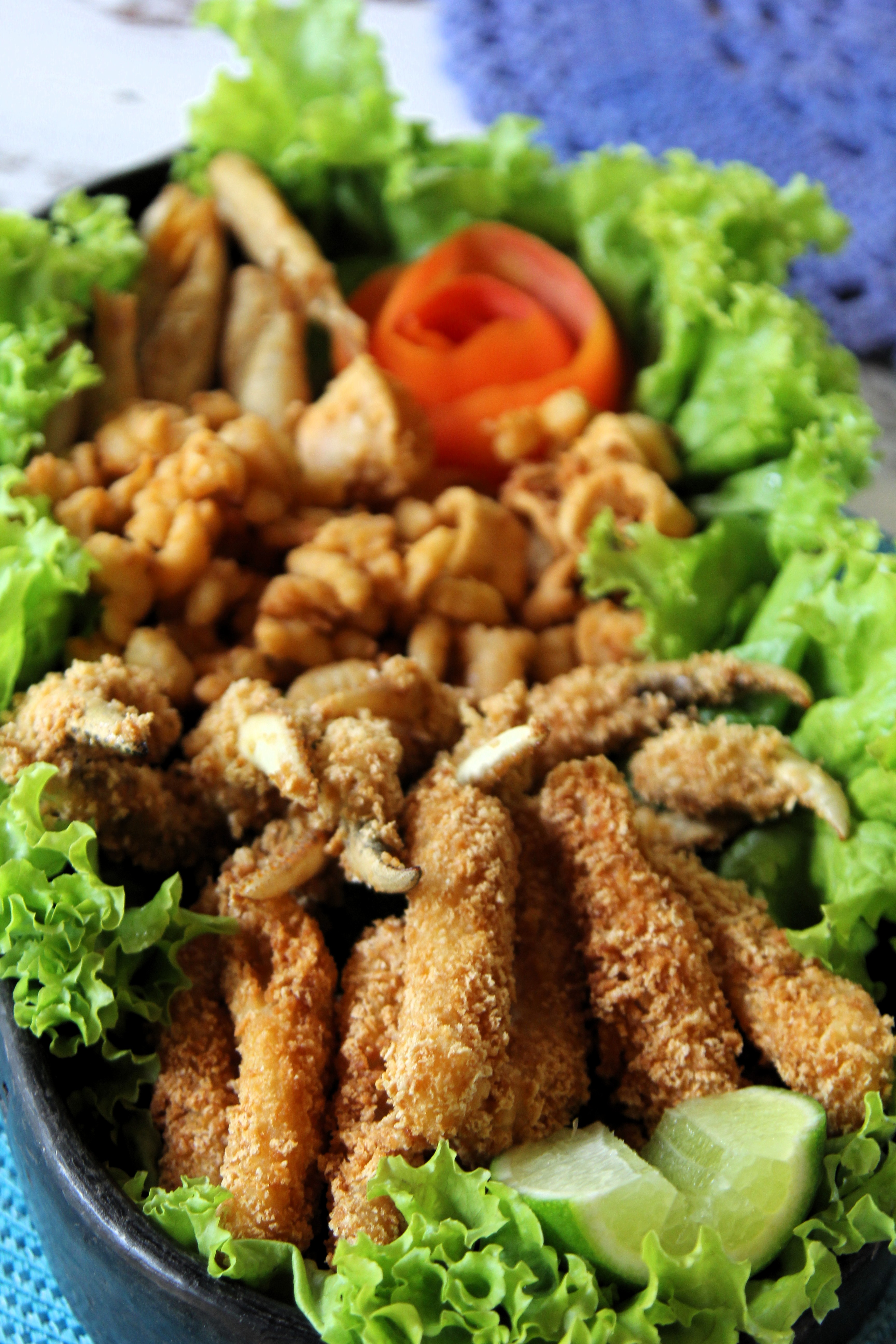 Porção de frutos do mar empanados